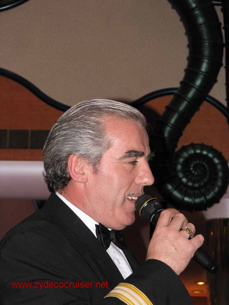 304: Carnival Splendor, Puerto Madryn, singing maitre d' Ken Byrne