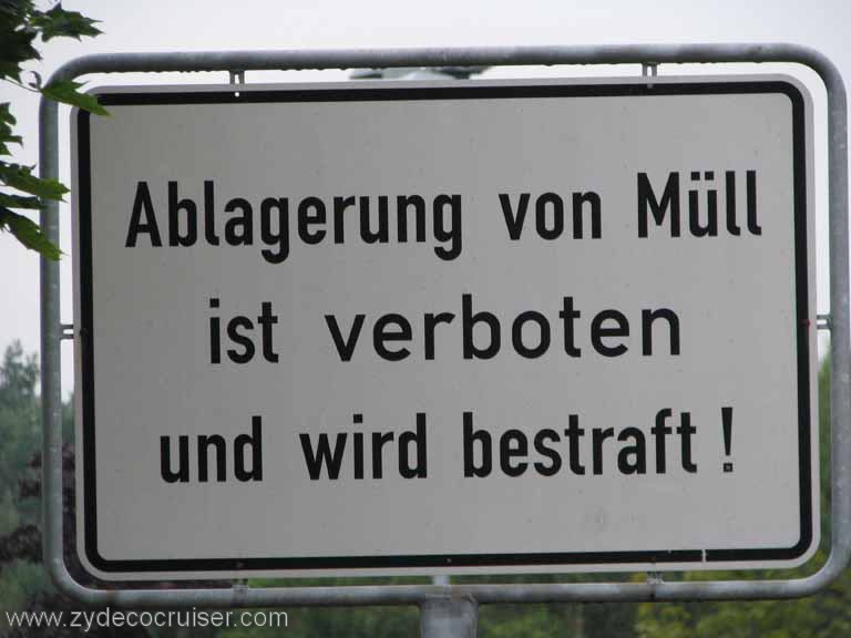 198: Carnival Splendor, Baltic Cruise, Berlin, Ablagerung von Mll ist verboten und wird bestraft!, 